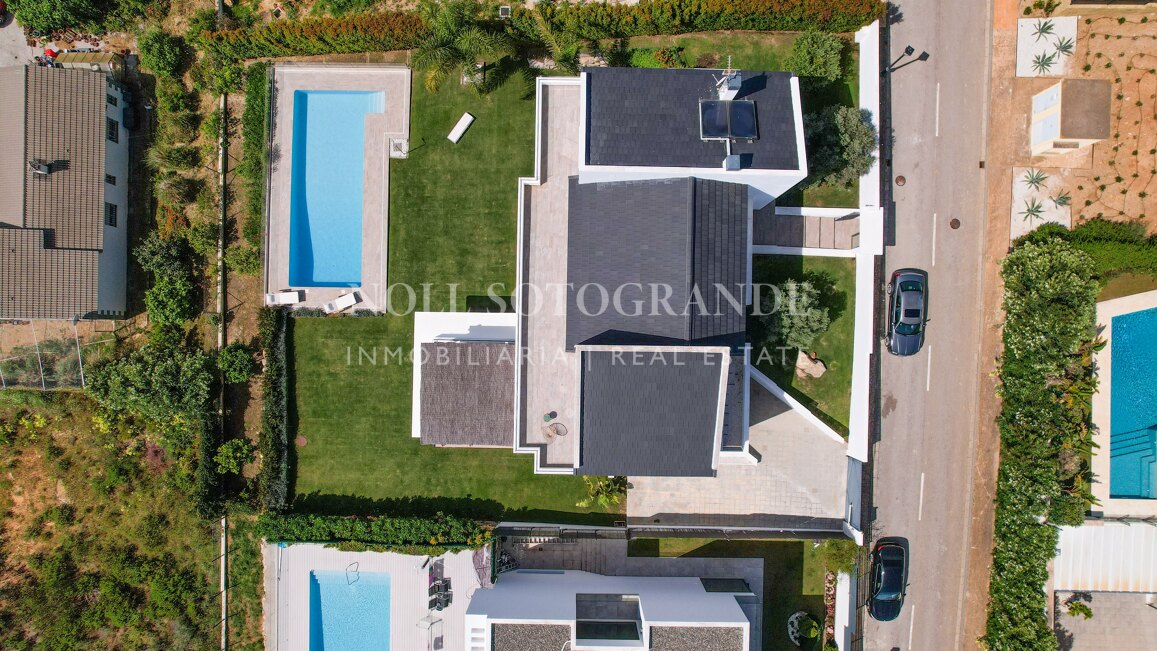 Villa mit traumhaftem Blick in Alcaidesa zu vermieten