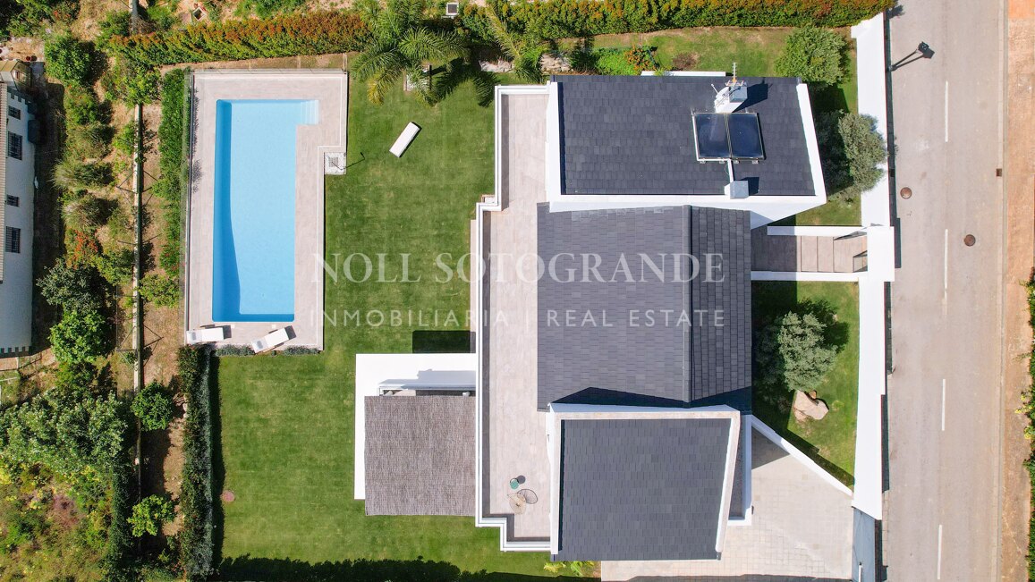 Villa mit traumhaftem Blick in Alcaidesa zu vermieten