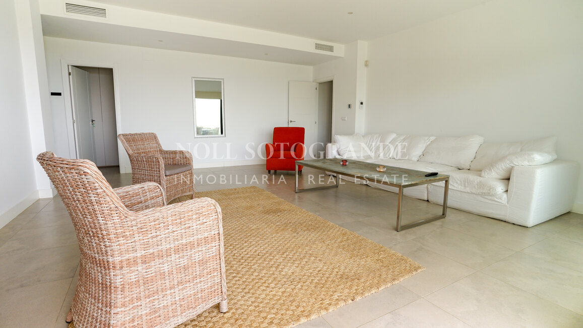 Villa mit traumhaftem Blick in Alcaidesa zu vermieten