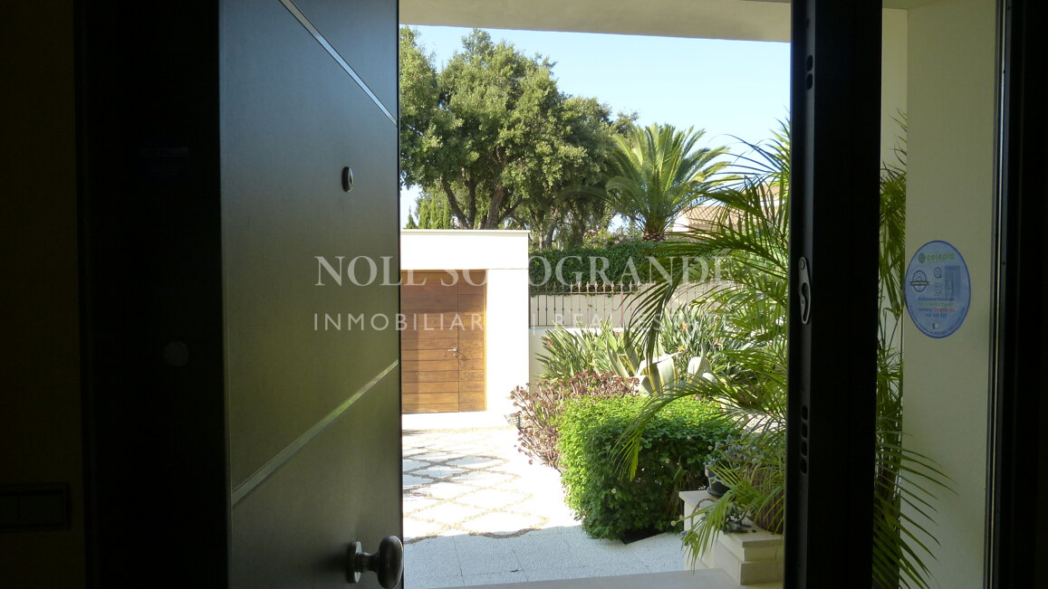 Moderne Villa zur Vermietung in Sotogrande Costa