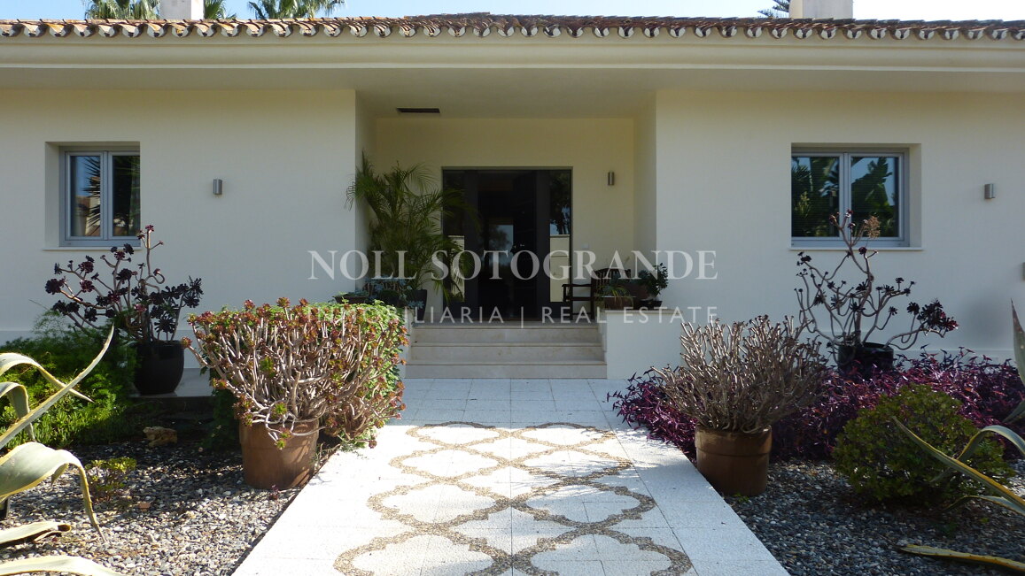 Moderne Villa zur Vermietung in Sotogrande Costa