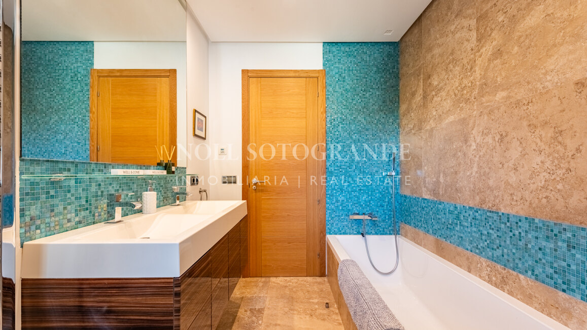 Villa moderna en alquiler en Sotogrande Costa