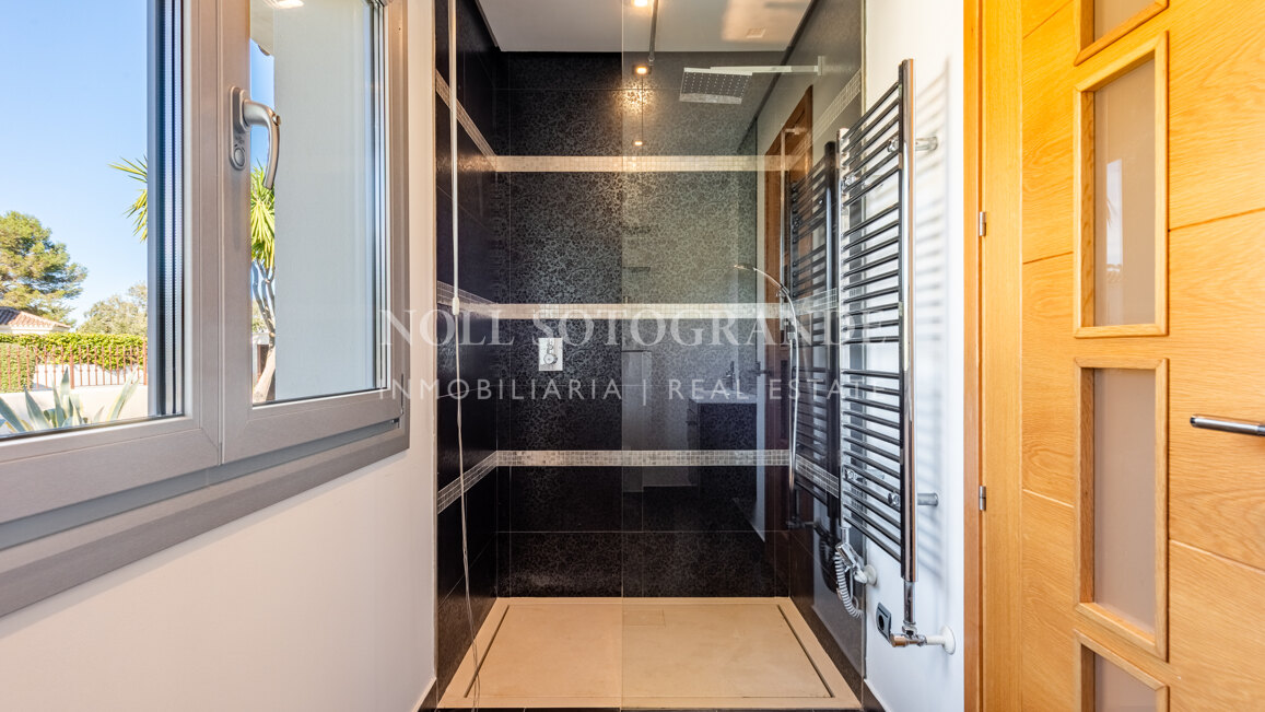 Villa moderna en alquiler en Sotogrande Costa