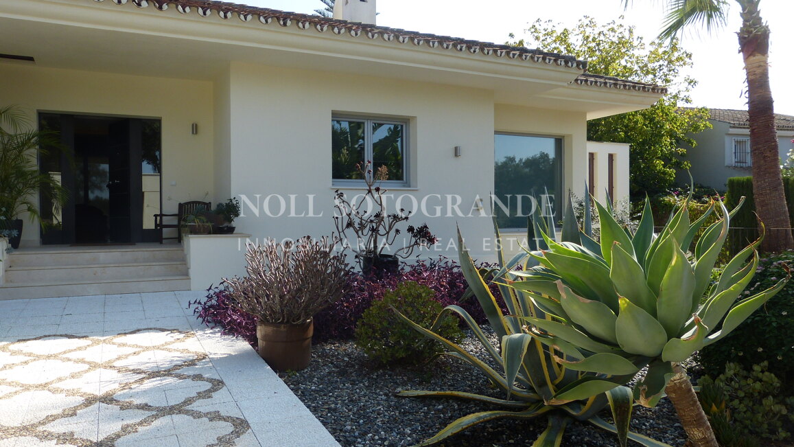 Moderne Villa zur Vermietung in Sotogrande Costa