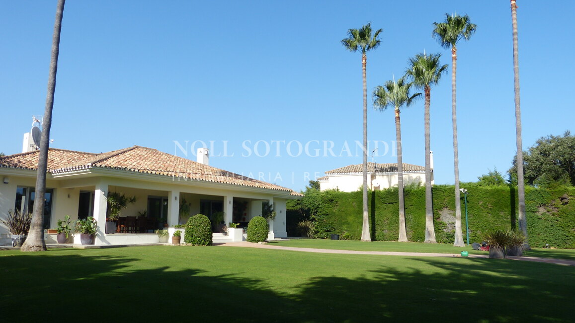 Moderne Villa zur Vermietung in Sotogrande Costa