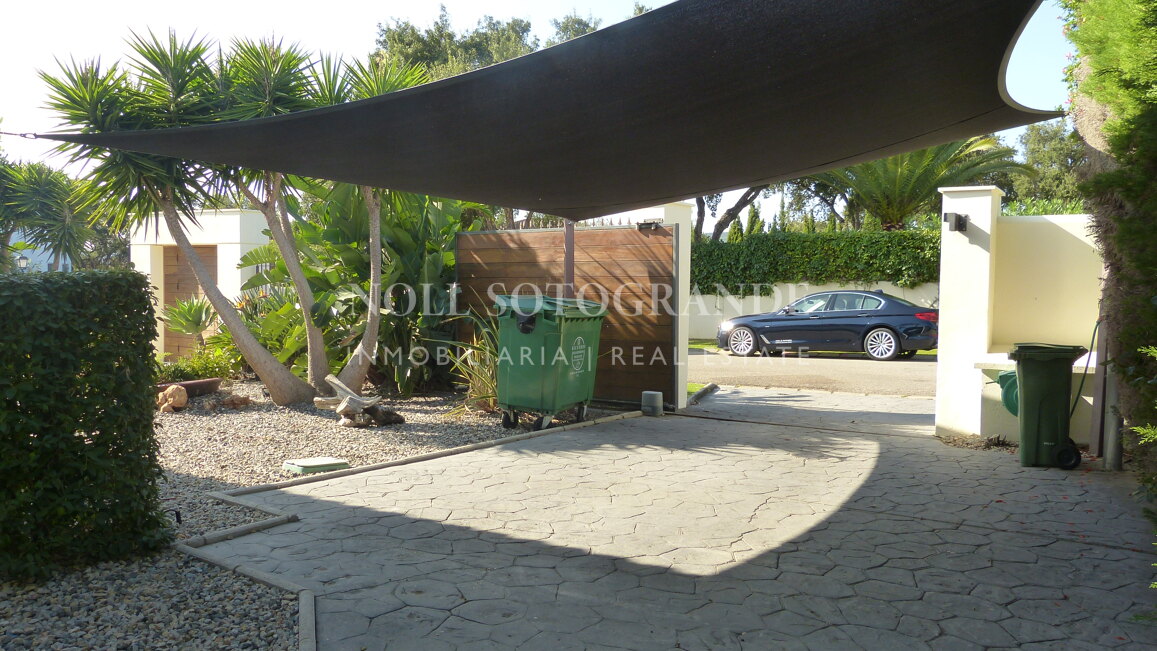 Moderne Villa zur Vermietung in Sotogrande Costa