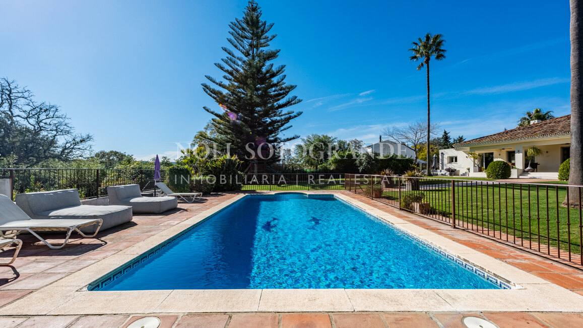 Villa moderna en alquiler en Sotogrande Costa