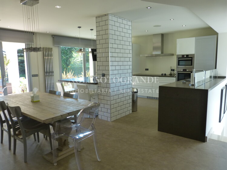 Moderne Villa zur Vermietung in Sotogrande Costa