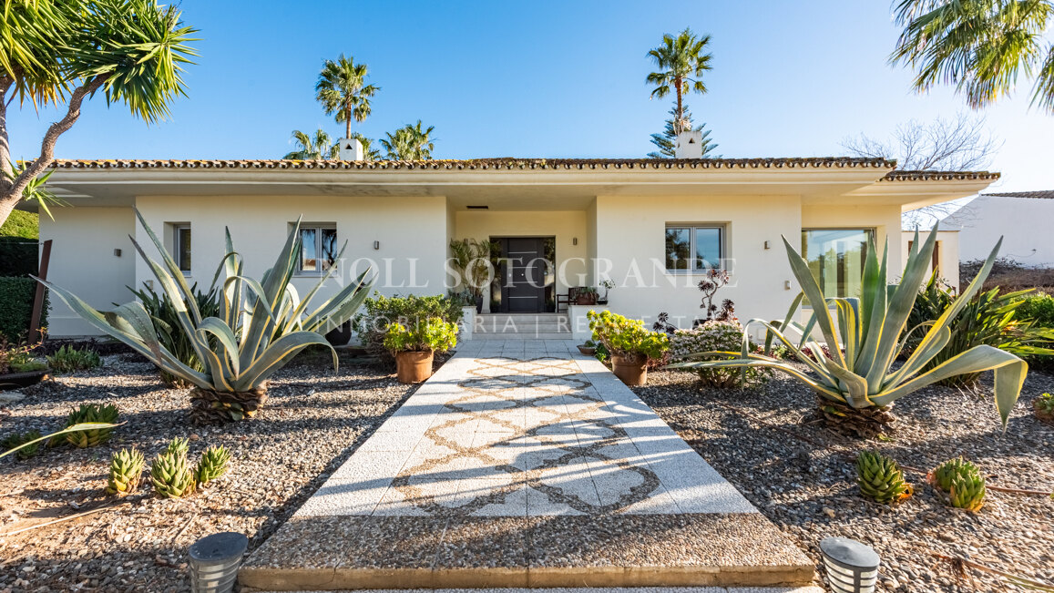 Villa moderna en alquiler en Sotogrande Costa