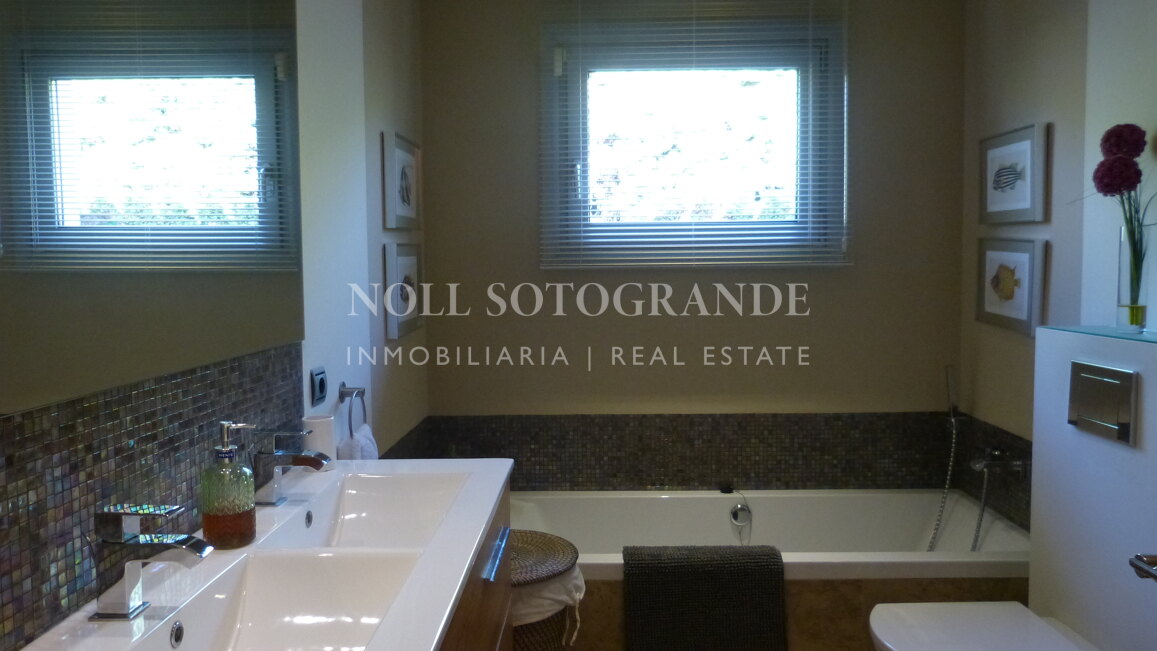 Moderne Villa zur Vermietung in Sotogrande Costa