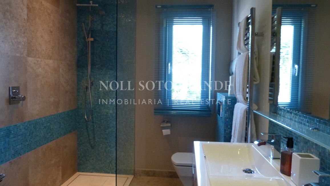 Moderne Villa zur Vermietung in Sotogrande Costa