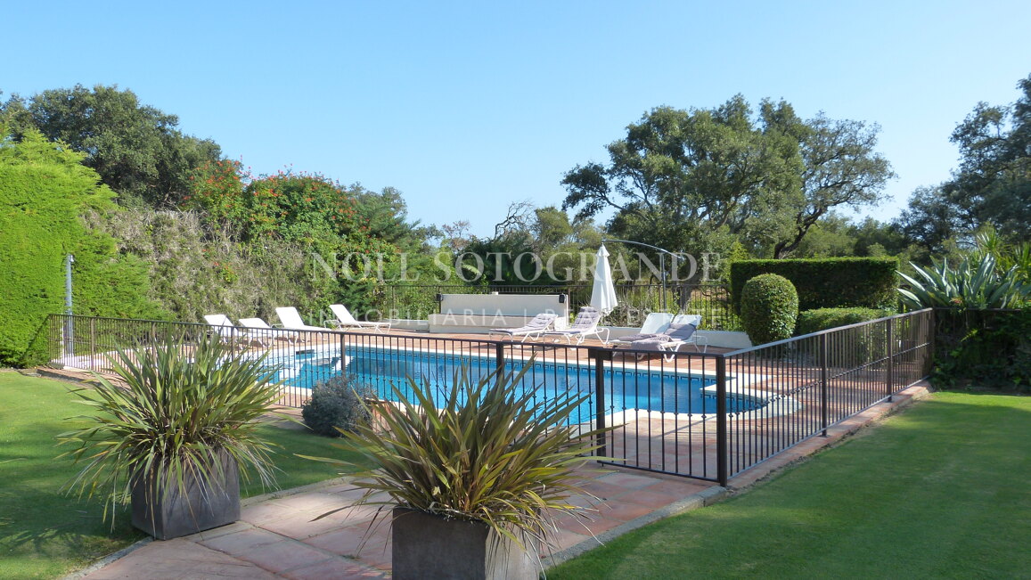 Moderne Villa zur Vermietung in Sotogrande Costa