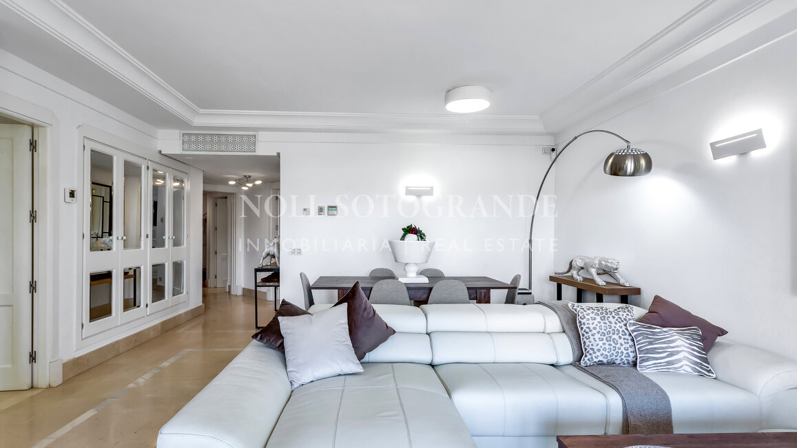 Erdgeschoss-Wohnung in der Marina von Sotogrande mit Garten und Pool