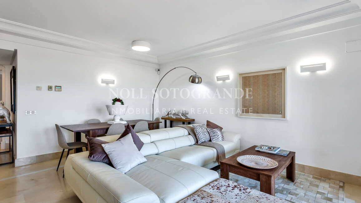 Erdgeschoss-Wohnung in der Marina von Sotogrande mit Garten und Pool