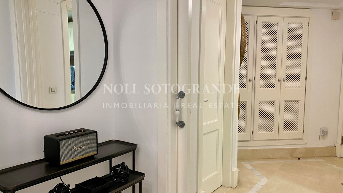 Erdgeschoss-Wohnung in der Marina von Sotogrande mit Garten und Pool