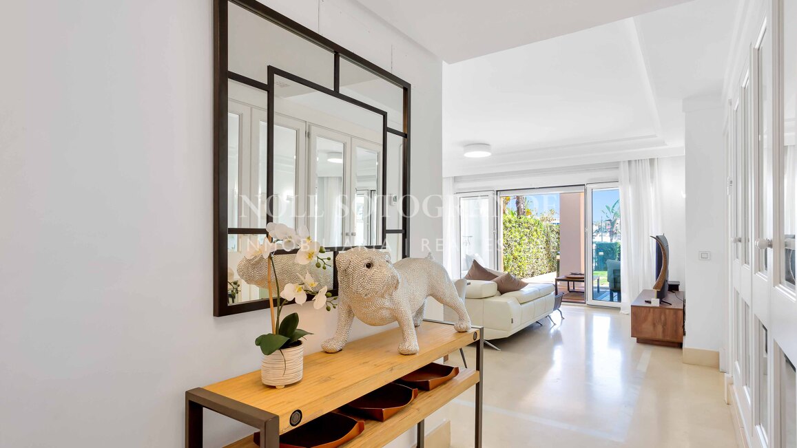 Erdgeschoss-Wohnung in der Marina von Sotogrande mit Garten und Pool