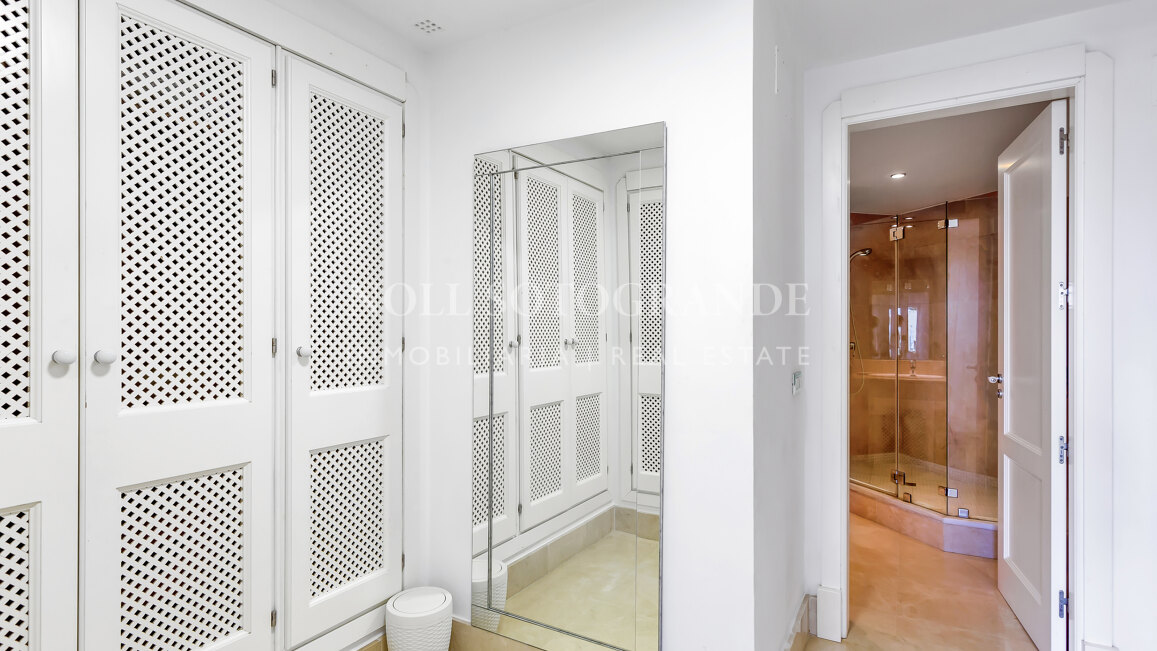 Erdgeschoss-Wohnung in der Marina von Sotogrande mit Garten und Pool