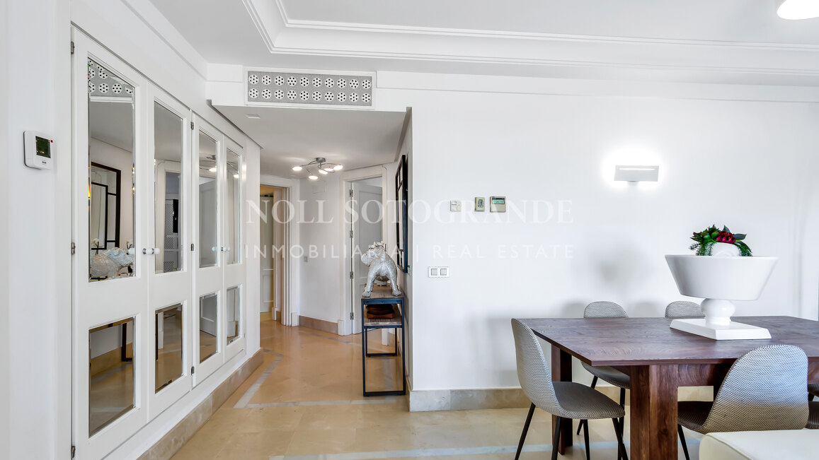 Erdgeschoss-Wohnung in der Marina von Sotogrande mit Garten und Pool