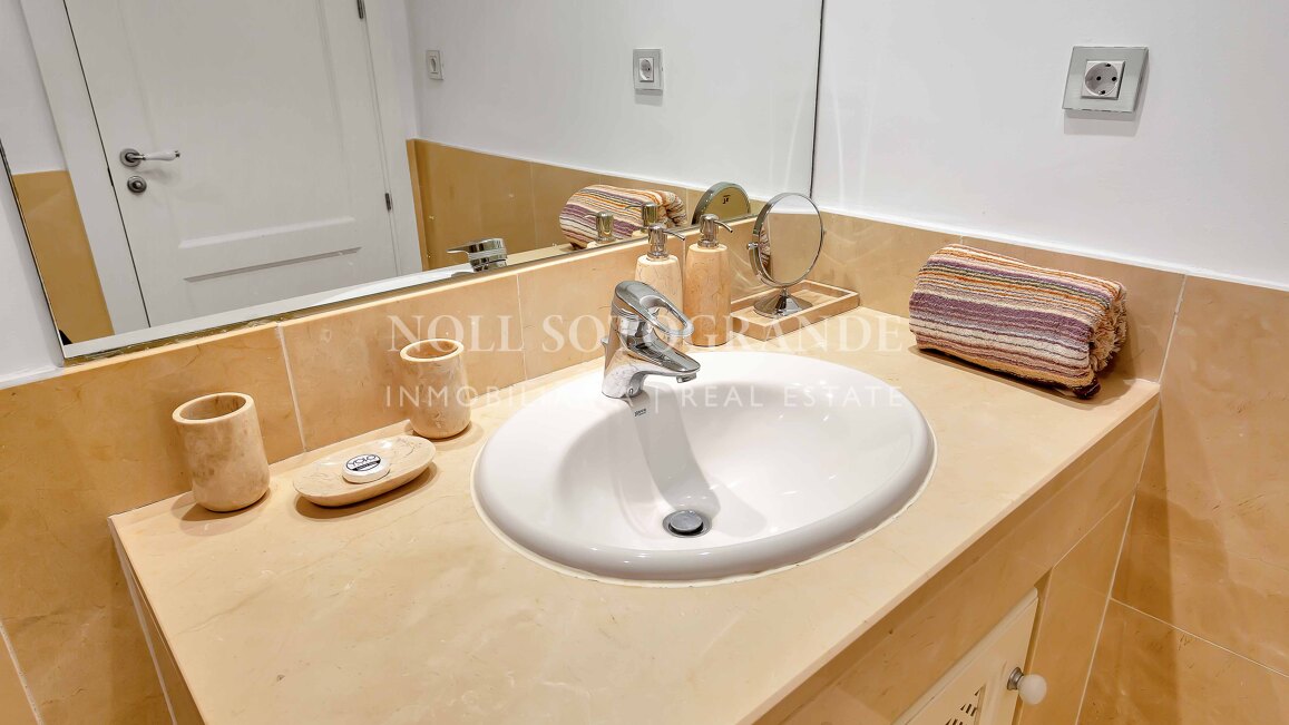 Erdgeschoss-Wohnung in der Marina von Sotogrande mit Garten und Pool