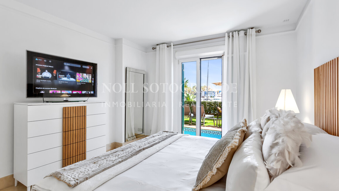 Erdgeschoss-Wohnung in der Marina von Sotogrande mit Garten und Pool
