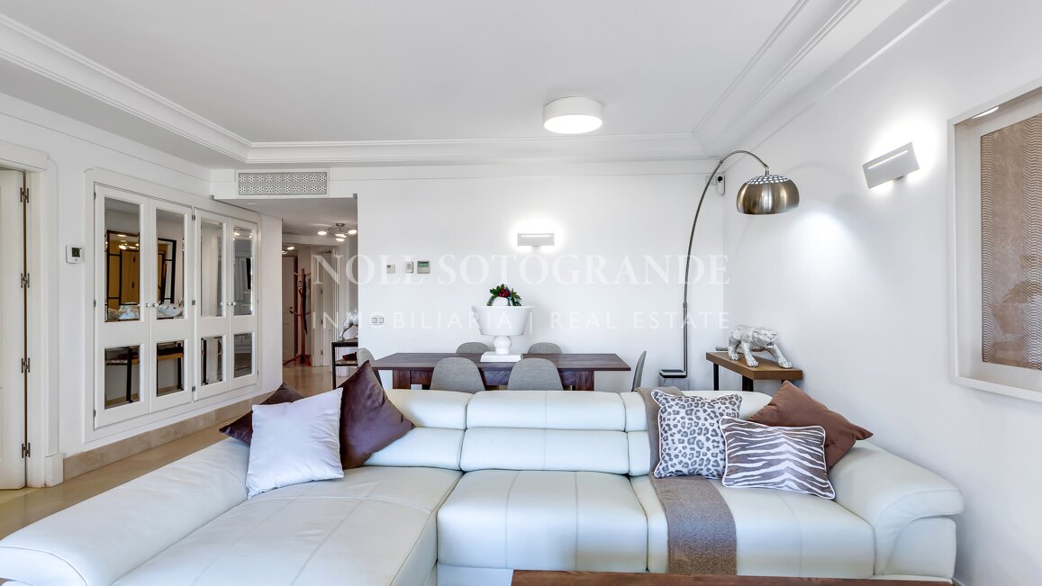 Erdgeschoss-Wohnung in der Marina von Sotogrande mit Garten und Pool