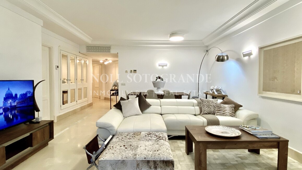 Erdgeschoss-Wohnung in der Marina von Sotogrande mit Garten und Pool