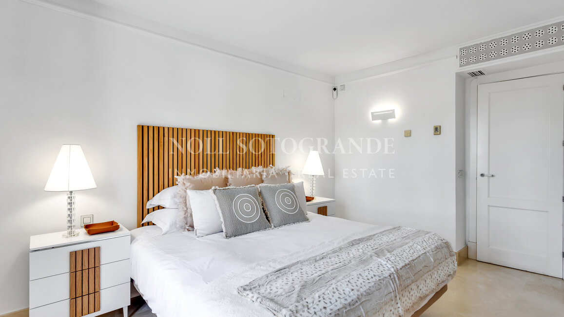 Erdgeschoss-Wohnung in der Marina von Sotogrande mit Garten und Pool