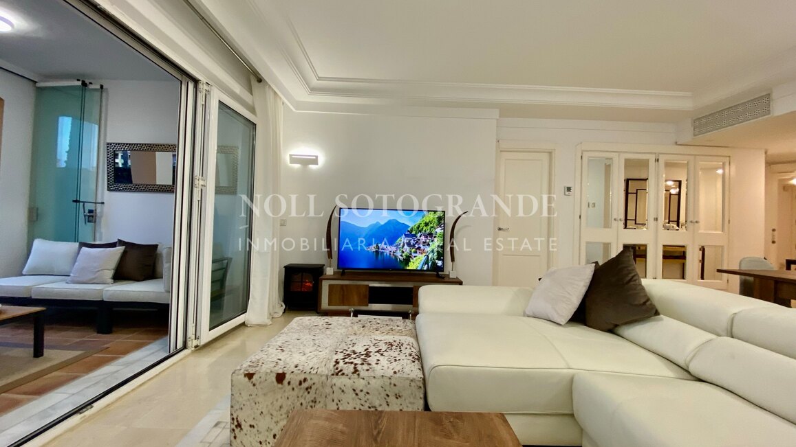 Erdgeschoss-Wohnung in der Marina von Sotogrande mit Garten und Pool