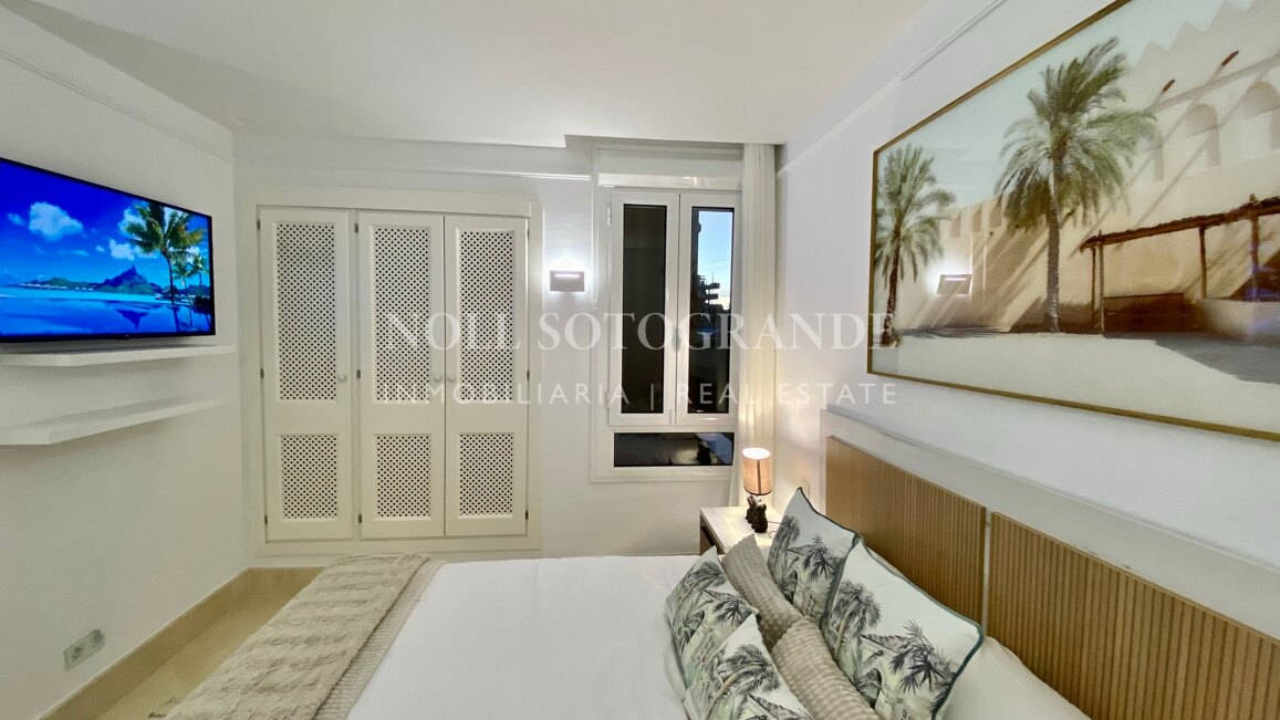 Erdgeschoss-Wohnung in der Marina von Sotogrande mit Garten und Pool