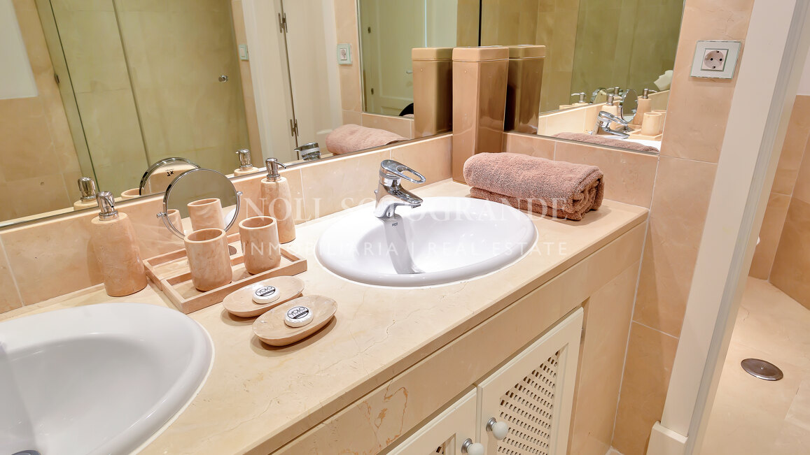 Erdgeschoss-Wohnung in der Marina von Sotogrande mit Garten und Pool