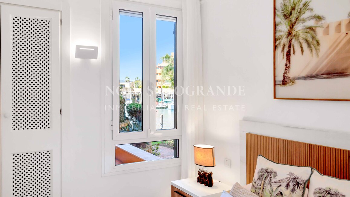 Erdgeschoss-Wohnung in der Marina von Sotogrande mit Garten und Pool