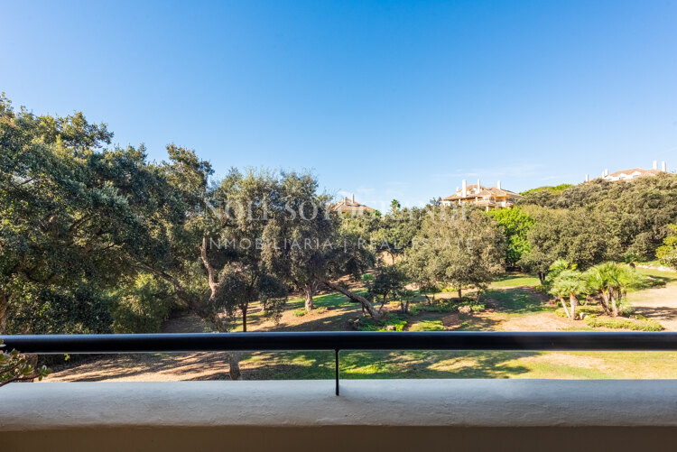 Grosse Erdgeschosswohnung zum Verkauf in Valgrande, Sotogrande