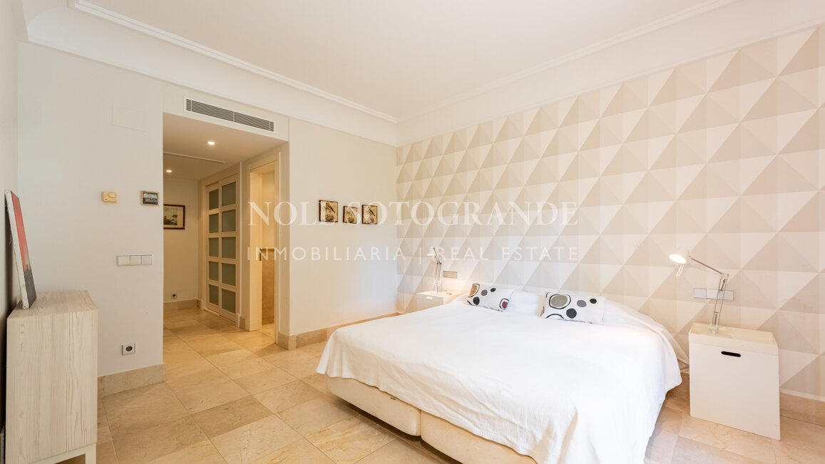 Vier-Zimmer-Wohnung im Erdgeschoss zum Verkauf in Valgrande, Sotogrande