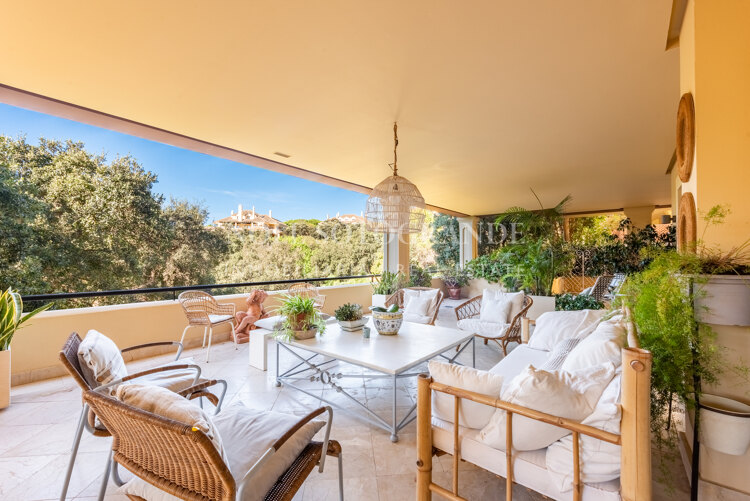 Grosse Erdgeschosswohnung zum Verkauf in Valgrande, Sotogrande