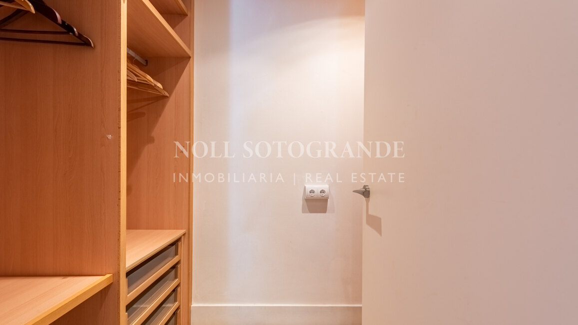Vier-Zimmer-Wohnung im Erdgeschoss zum Verkauf in Valgrande, Sotogrande