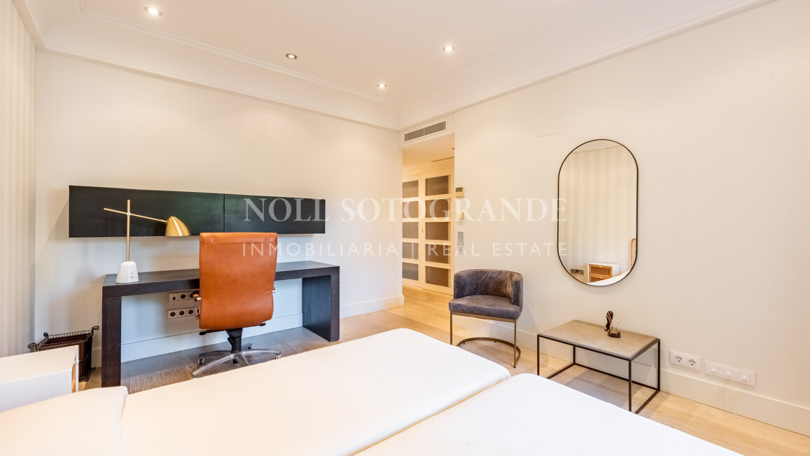 Vier-Zimmer-Wohnung im Erdgeschoss zum Verkauf in Valgrande, Sotogrande