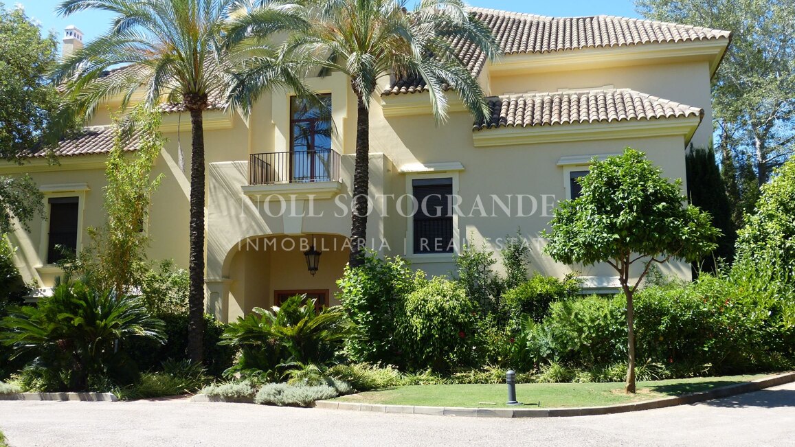 Vier-Zimmer-Wohnung im Erdgeschoss zum Verkauf in Valgrande, Sotogrande