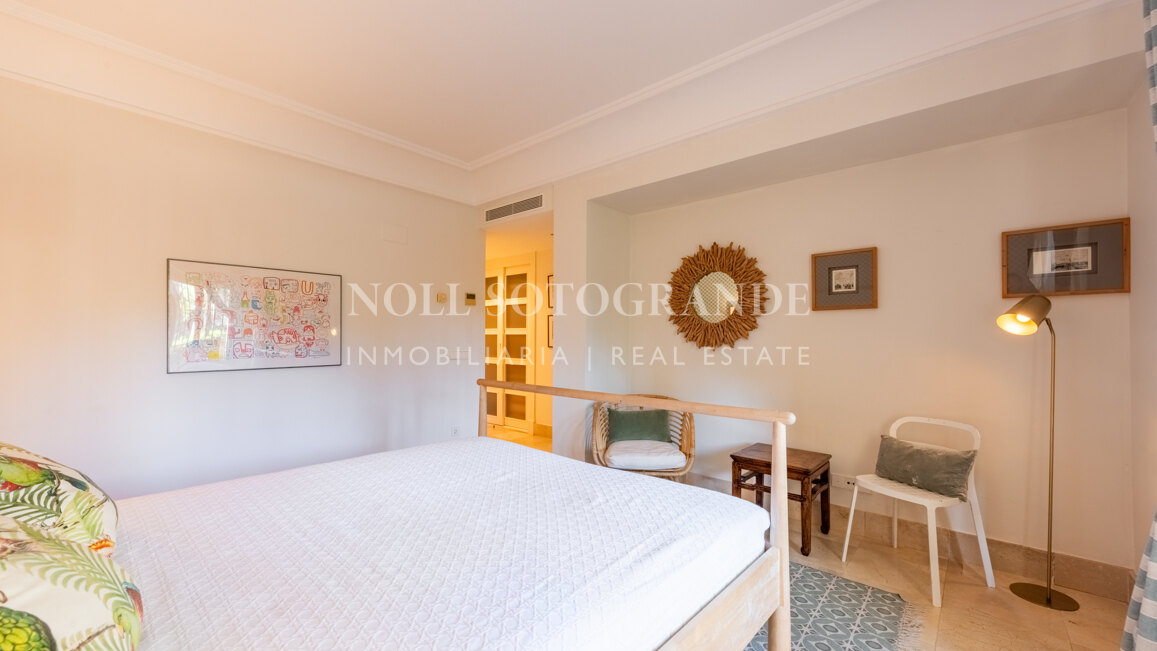 Vier-Zimmer-Wohnung im Erdgeschoss zum Verkauf in Valgrande, Sotogrande