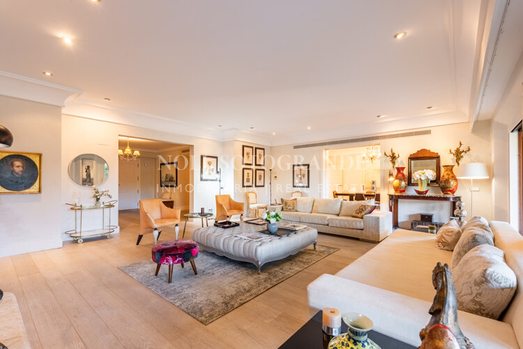 Grosse Erdgeschosswohnung zum Verkauf in Valgrande, Sotogrande