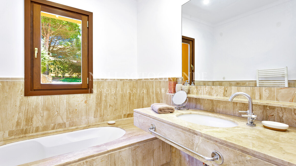 Villa in der Nähe der Internationalen Schule Sotogrande zu vermieten