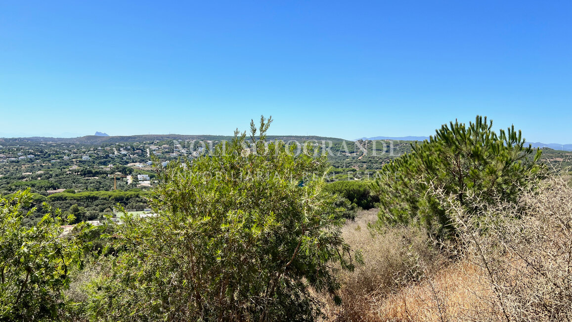 Vier zusammenhängende Grundstücke zum Verkauf in La Reserva, Sotogrande