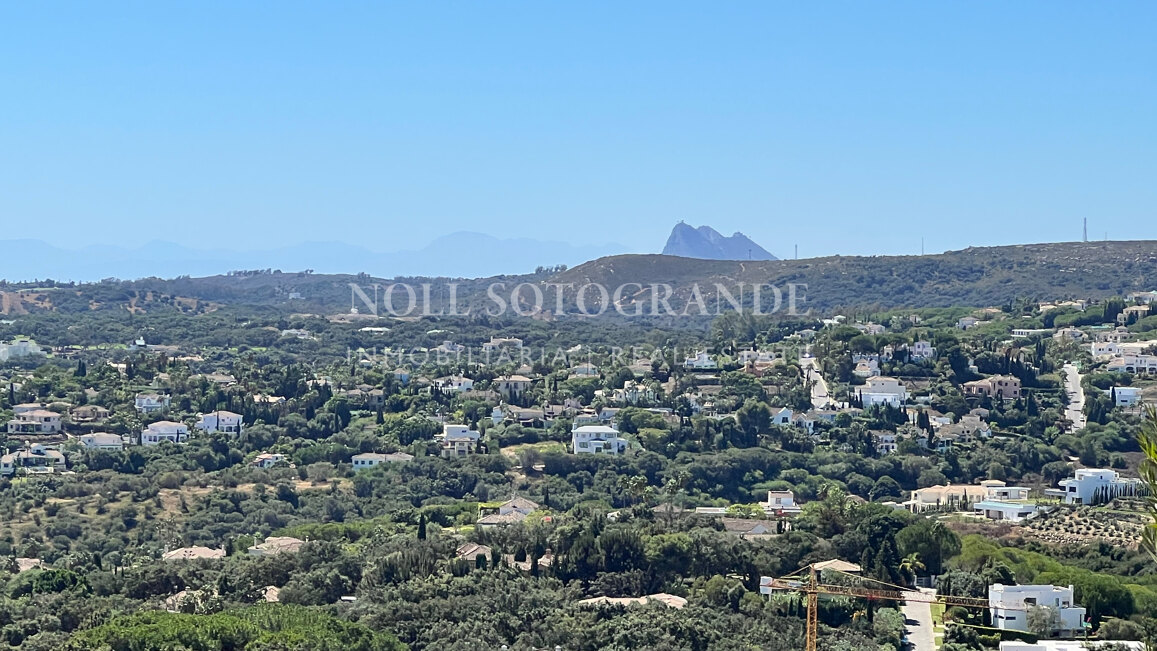 Vier zusammenhängende Grundstücke zum Verkauf in La Reserva, Sotogrande