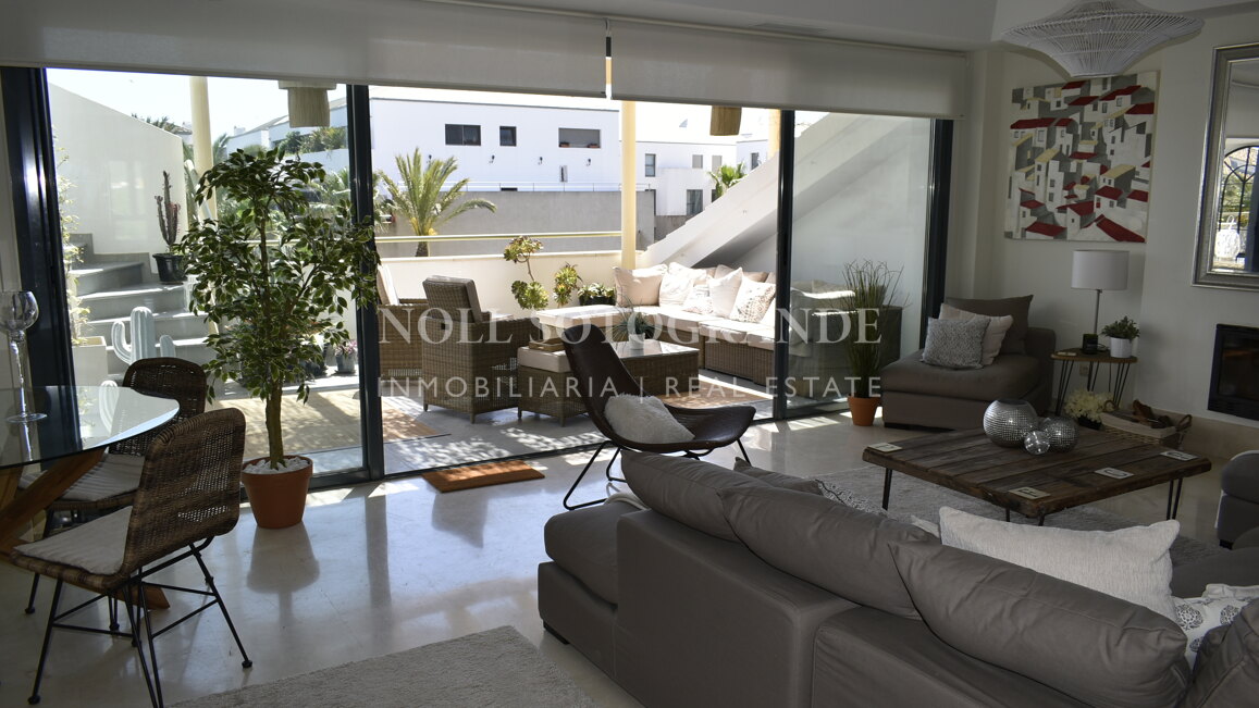 Penthaus mit privatem Pool in Ribera del Alboaire zur Ferienvermietung