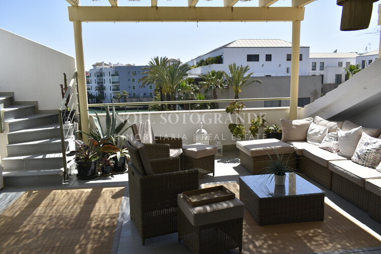 Penthouse with private pool in Ribera de Alboaire for holiday rentals