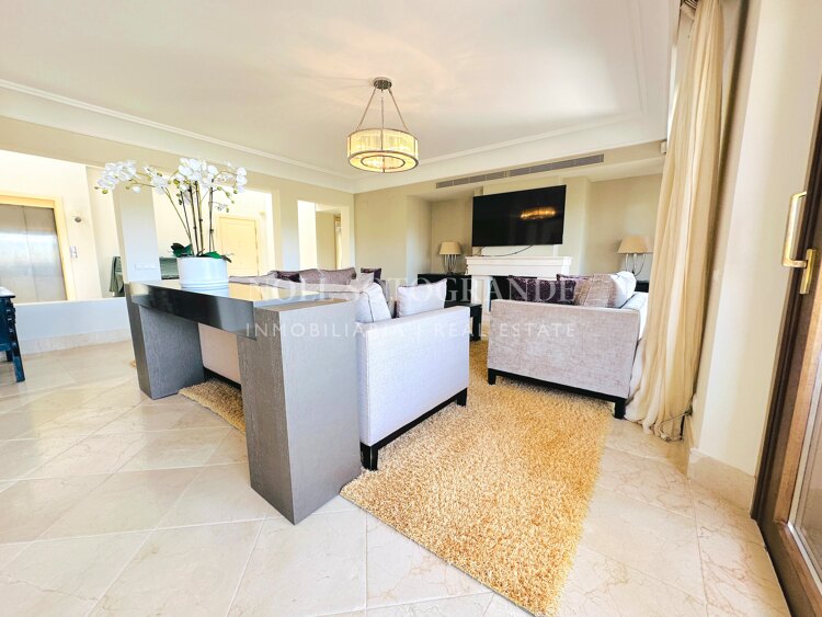 Luxuriöses Penthouse mit 4 Schlafzimmern zur Miete in Valgrande, Sotogrande
