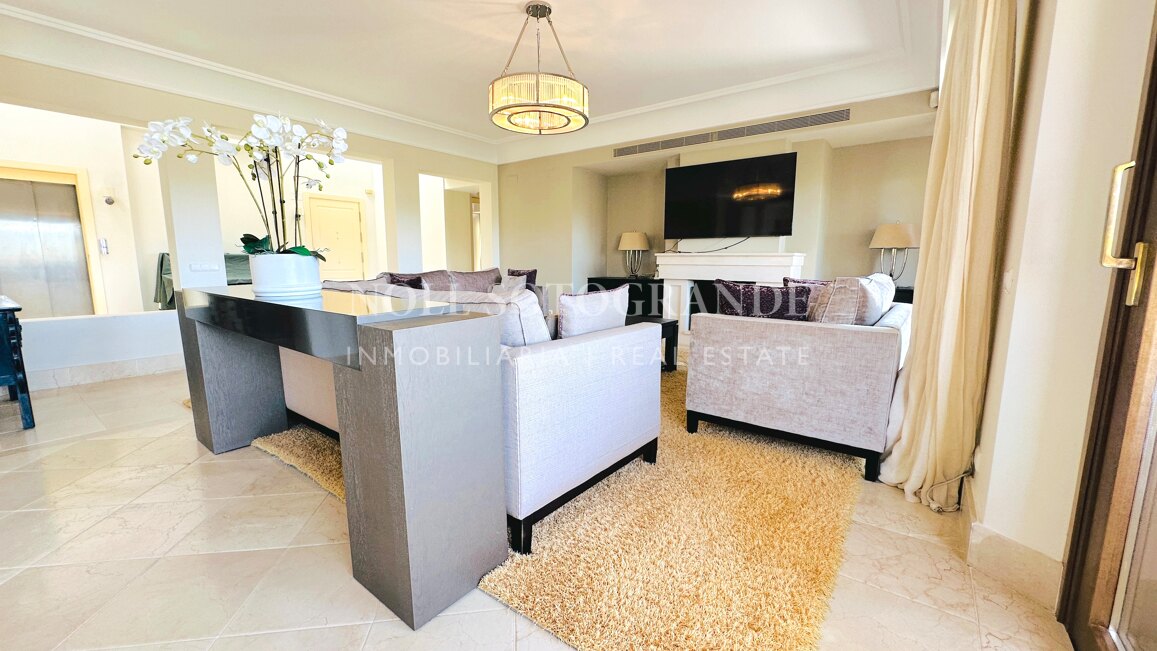 Luxuriöses Penthouse mit 4 Schlafzimmern zur Miete in Valgrande, Sotogrande