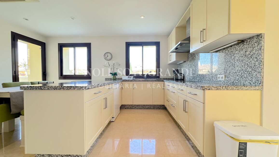 Luxuriöses Penthouse mit 4 Schlafzimmern zur Miete in Valgrande, Sotogrande