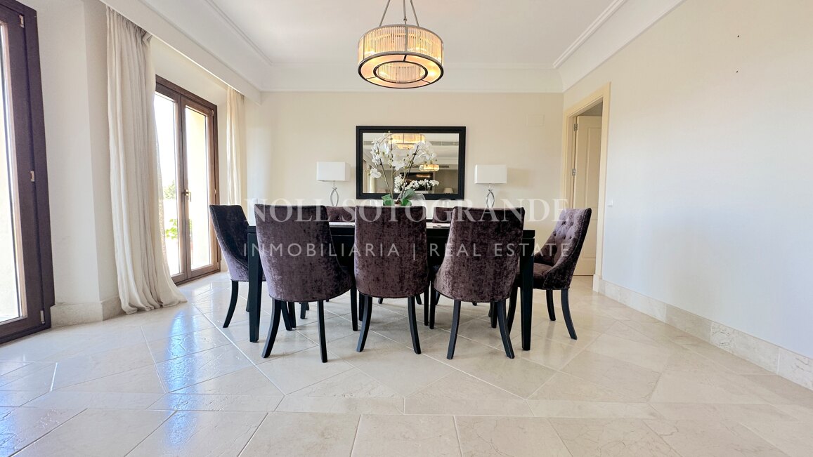 Luxuriöses Penthouse mit 4 Schlafzimmern zur Miete in Valgrande, Sotogrande