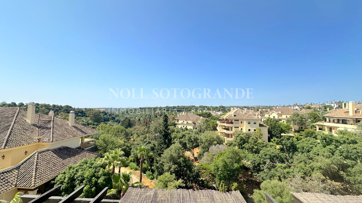 Luxuriöses Penthouse mit 4 Schlafzimmern zur Miete in Valgrande, Sotogrande