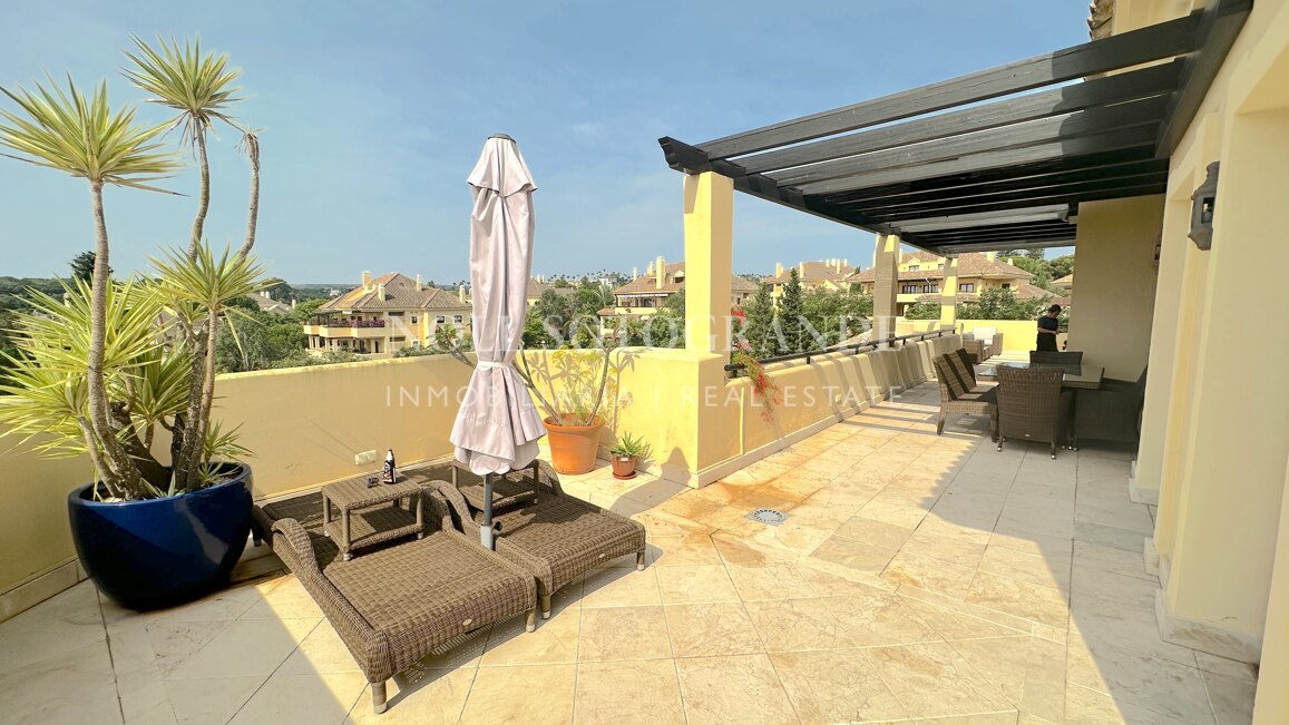 Luxuriöses Penthouse mit 4 Schlafzimmern zur Miete in Valgrande, Sotogrande